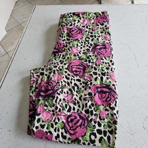 Torrid Bundle legging 2 Betsy Johnson 2 stars and galaxy size 2x. One never worn